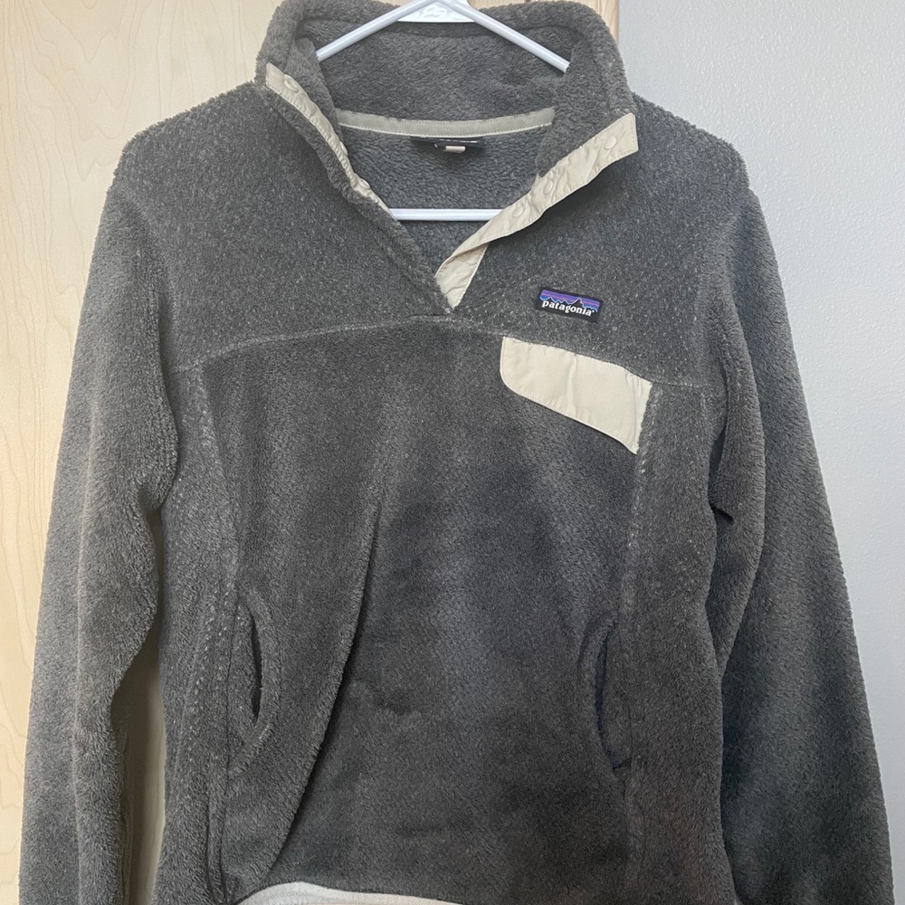 Patagonia Gray and Cream Sweatshirt